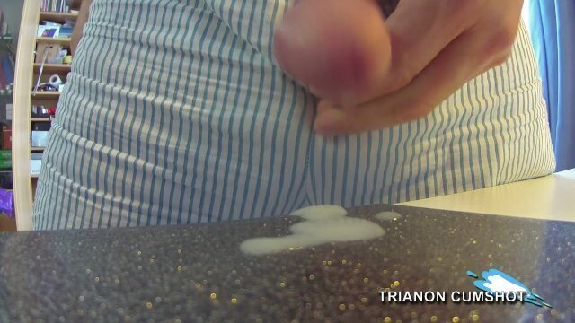 Trianon cumshot #040. Дрочу другом он-лайне