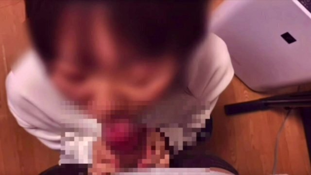 新入社員がオフィスの端でバレないようにフェラ責め！？仕事中にエロい舌お精　OL　め　手コキ　口内射　かわ稿　個人撮影　素人　日本人　えむゆみ 