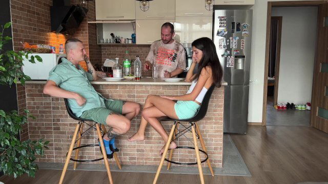 best friend quietly seduced cuckold's friend's girlfriend came over mouth 2.41