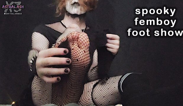 spooky femboy foot show