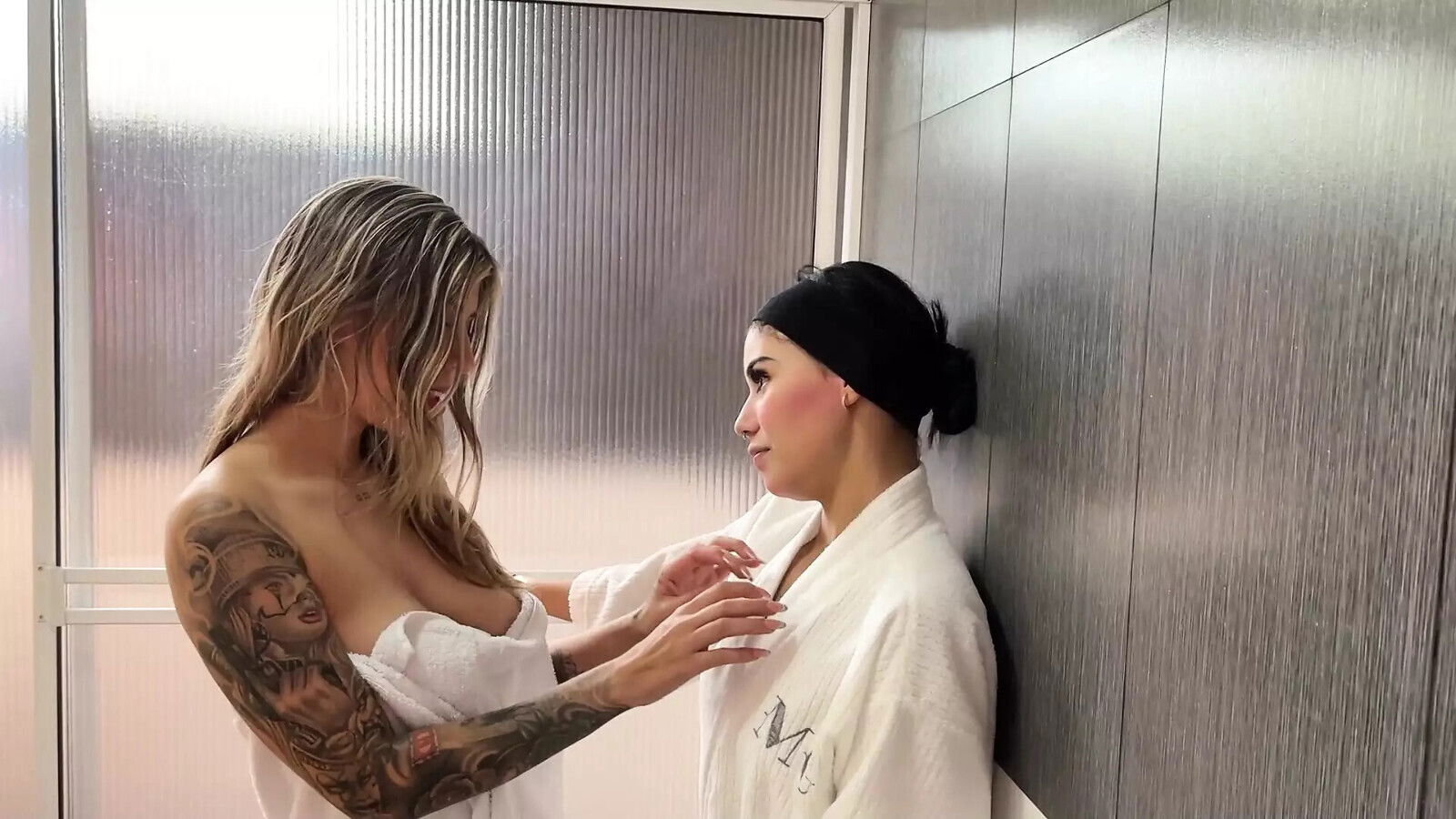 Sexy shower with best friend