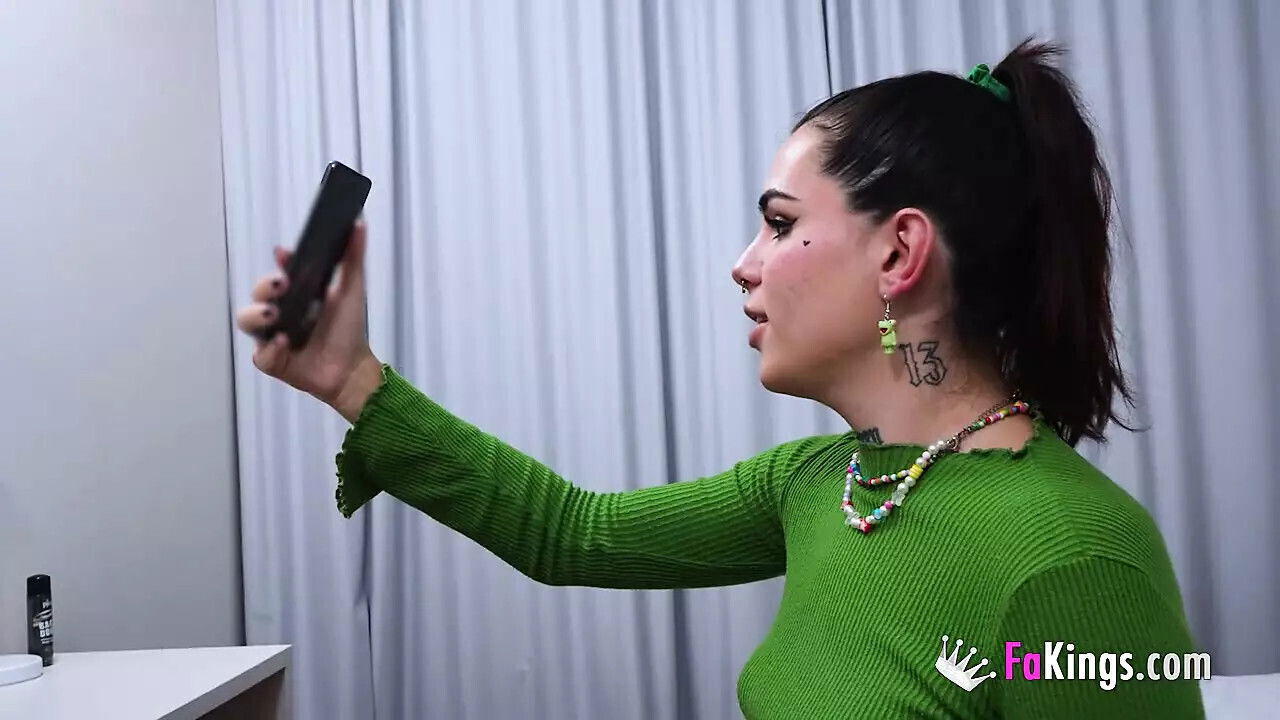 Amazing busty SHEMALE Jessica Kate wants teasing young