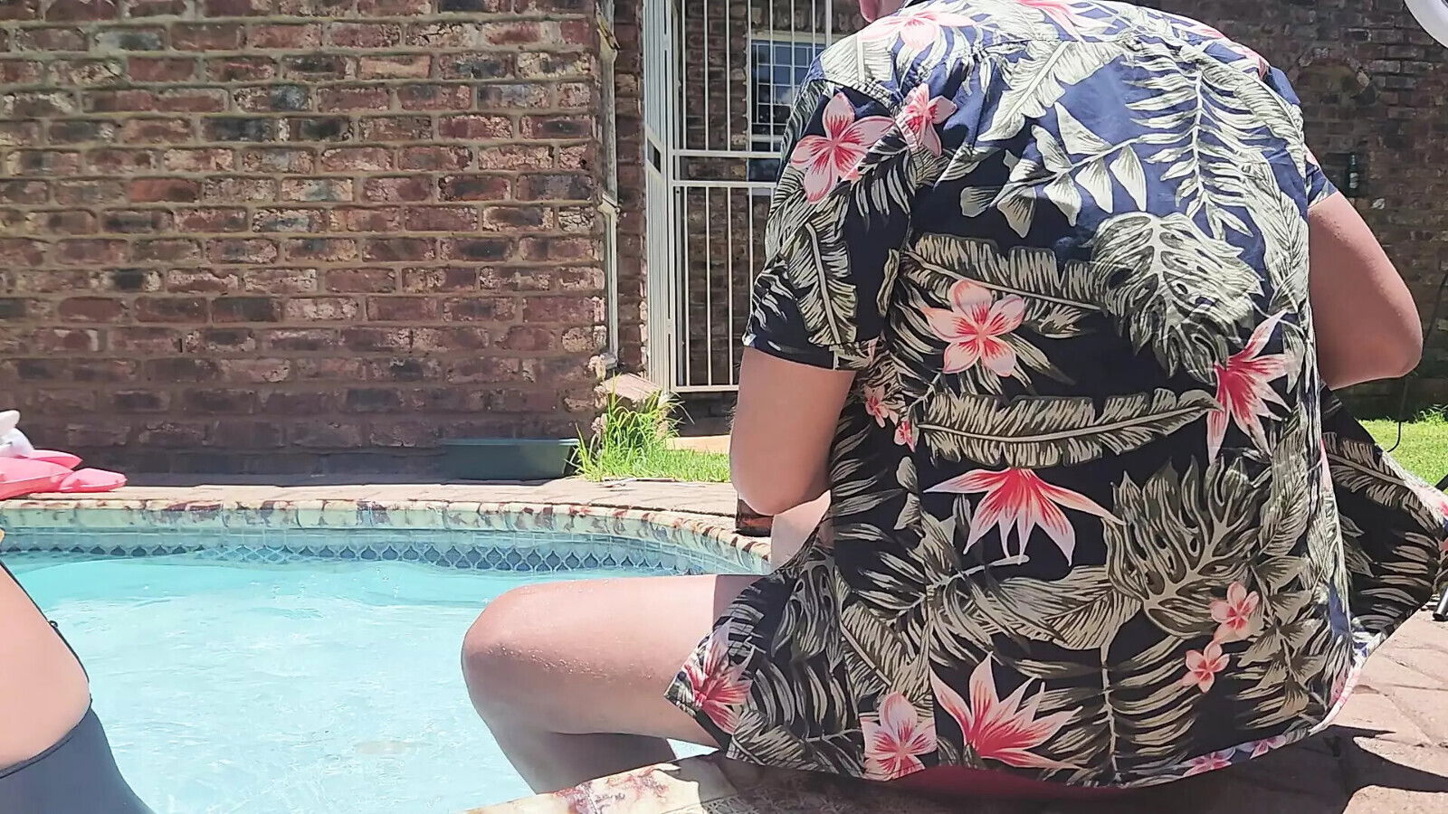 gets blowjob from motel maid massive cumshot