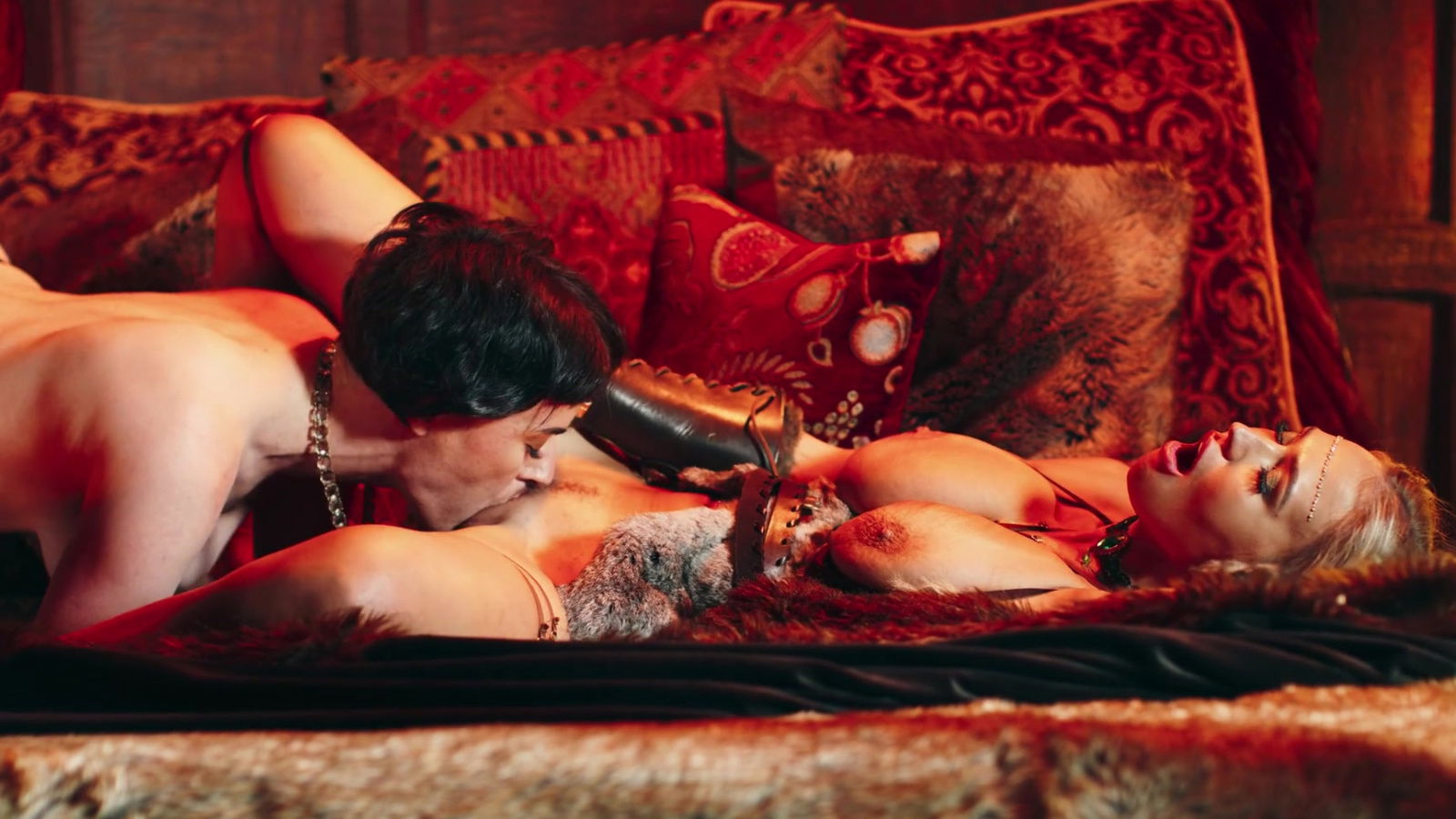 Cosplay lesbian from Sophie Reade Agatha Vega