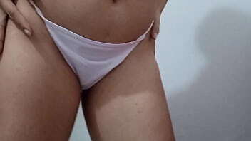 HOT TEEN FINGERING IN THE MORNING