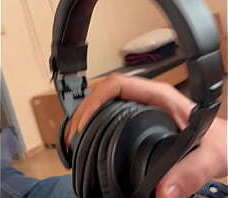 My headphones make me cum