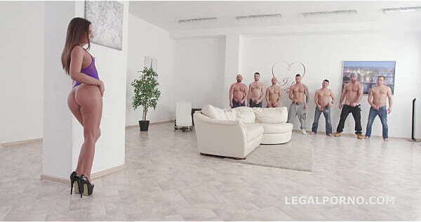 FREE PROMO (GIO600) Super Sexy Amirah queen ass, gets balls deep first