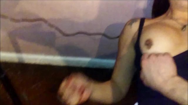 HERMOSA MOROCHA DE CULO ESTRECHO. CHUPADA DE COÑO CONCHA Y DEDOS EN EL CULO