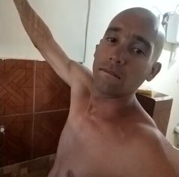 Tomando banho masturbando gostoso