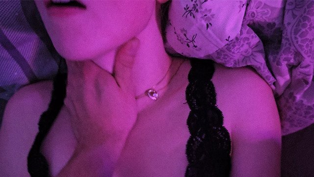 Amateur slut gets hardcore fucked sucks pussy juice from roomte