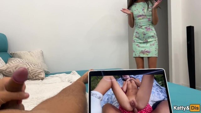 Хотел нормально подрочить, пришла жена взяла свои руки