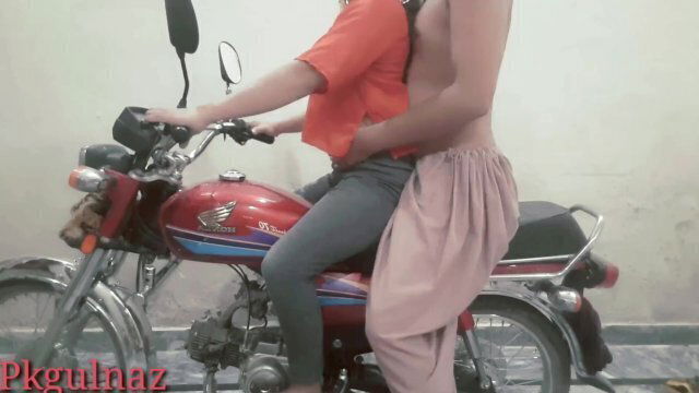 Indian college girl fucked boyfriend bike