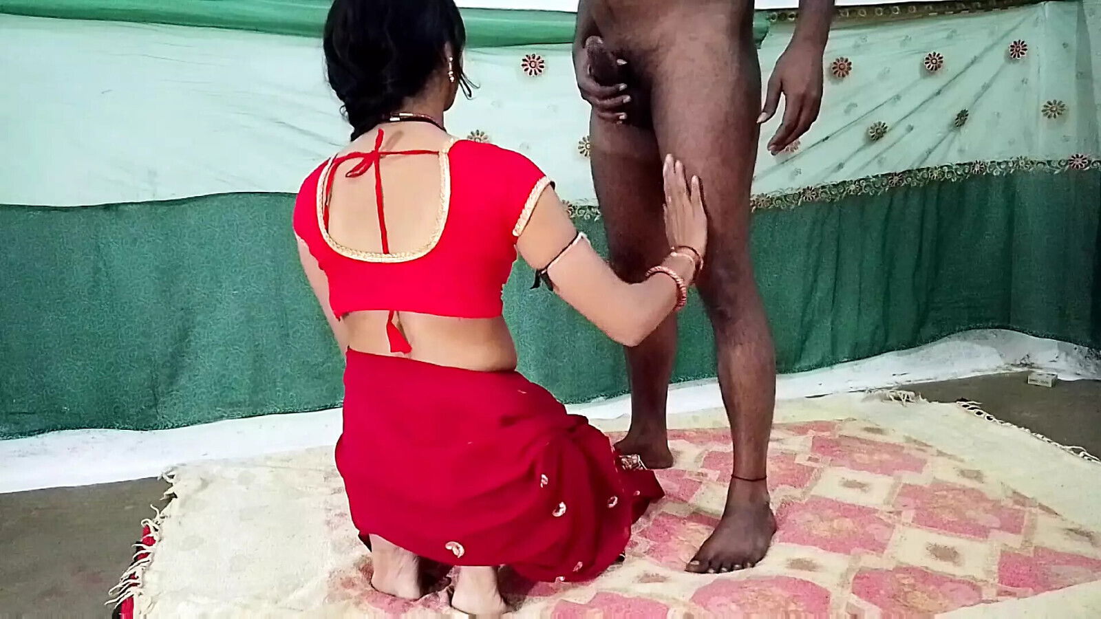 Padosan bhabhi tange chaudi karke choda bhabhi khub land chuswaya bhabhi land mang bhar