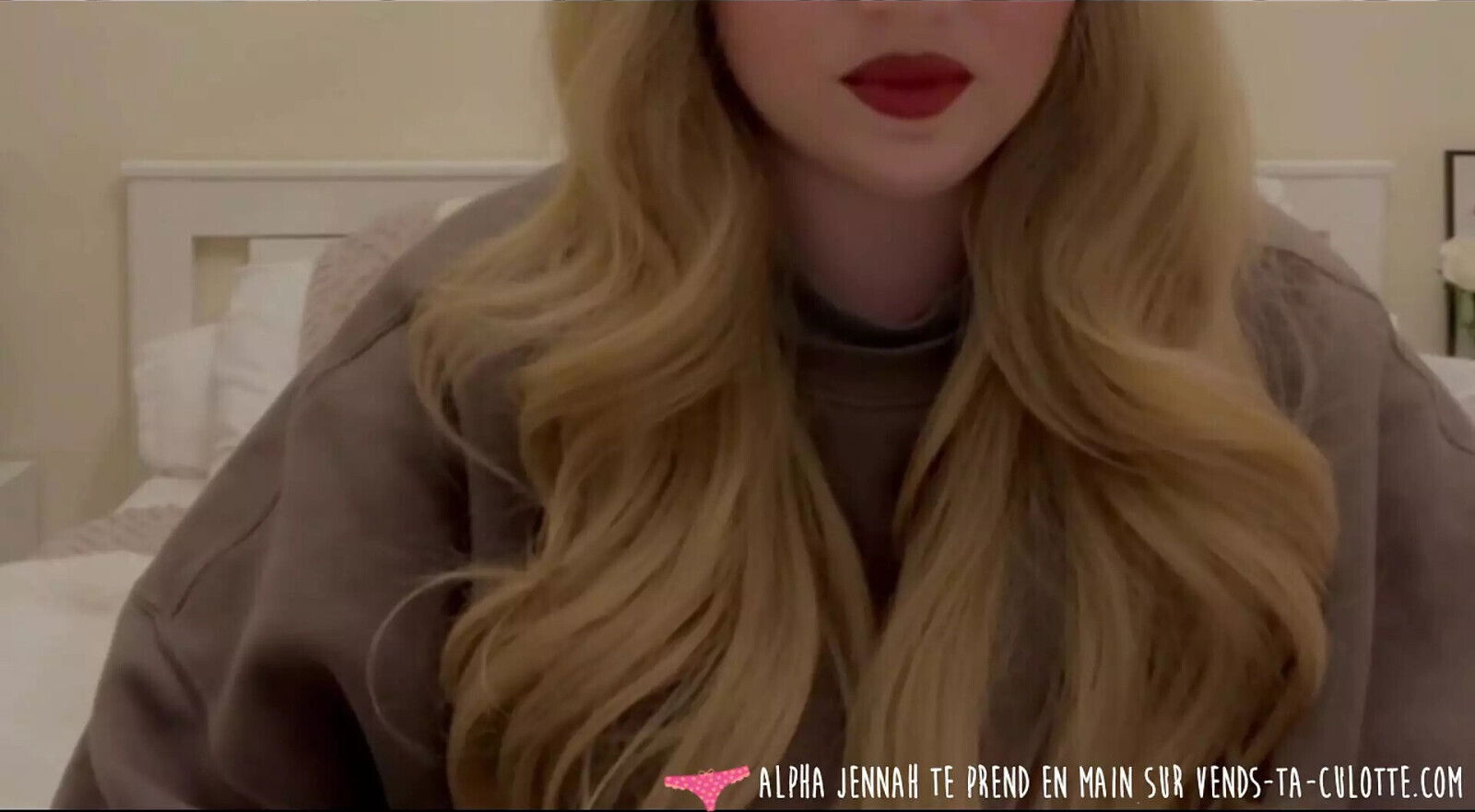 Vends-ta-culotte Sexy young dominatrix giving orders humiliate