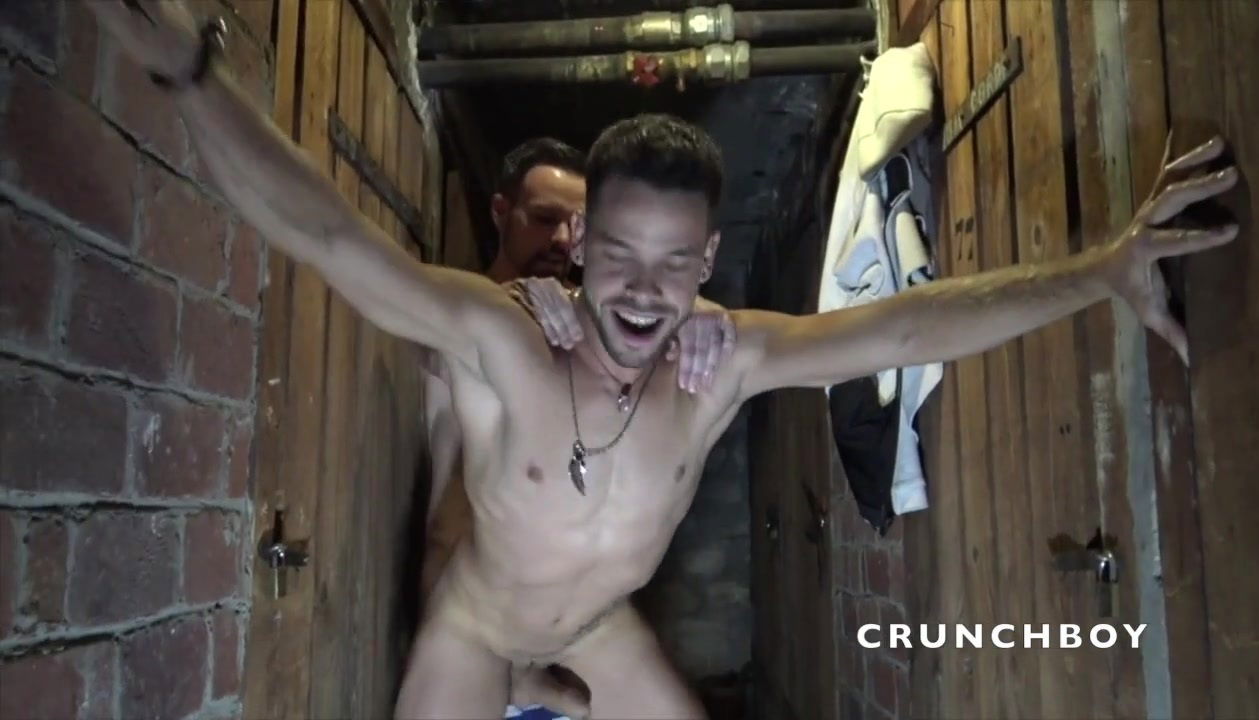 Kevin David Fucked Raw By Rex Helix In A Discreet Basement - FrenchFuckerXxl