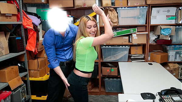 Store Guard Spots Teen Attempting Steal Lyftersex