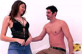 Beka, une brunette sexy qui veut de nouvelles exp&eacute_riences&hellip_