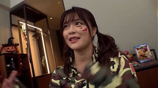 弾ける柔肌プリップリ尻！顔面可愛いさMAX19歳！！半乳&amp_ハミ尻は完全無欠の悩殺コスプレ！！