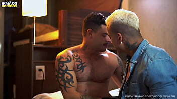 TRAINDO MINHA ESPOSA COM MEU AMIGO