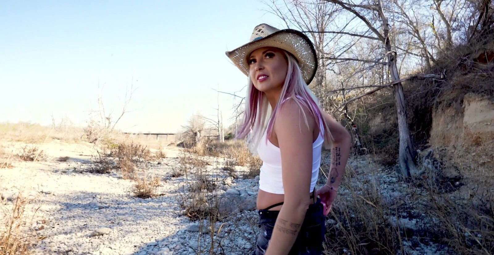 Outdoor dicking forest with kinky Heather Hendrix