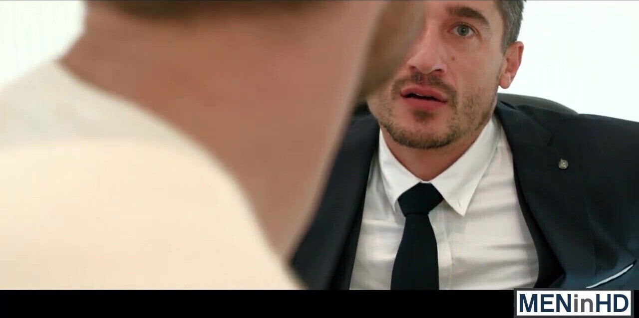 Good ass gay slut stuffs his gaping anus with no remorse