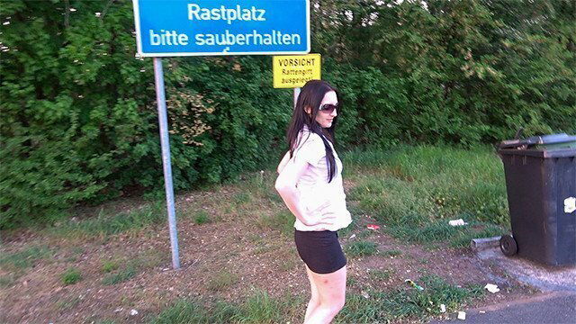 Mädchen muss fremden Schwanz Parkplatz blasen