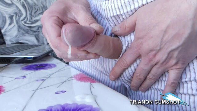 Trianon cumshot #079. маленький хуёк раздрочился выдал большую порцию спермы стол.