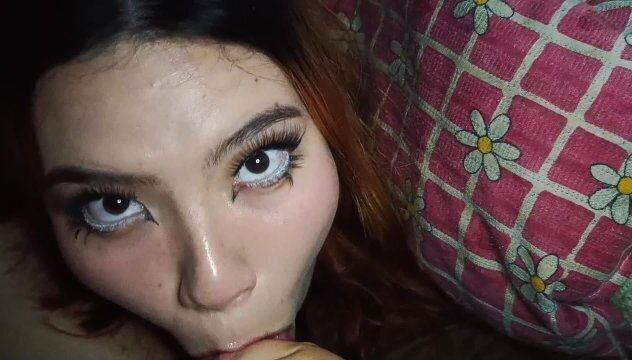 MI compañera de cuarto comenzo chupandome la polla y termine corriendome en su culo