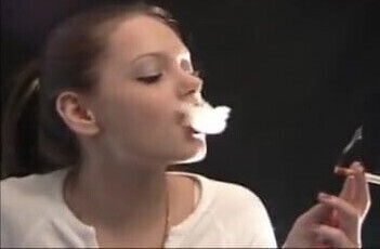 Lynn Sassy and Britney Smoking