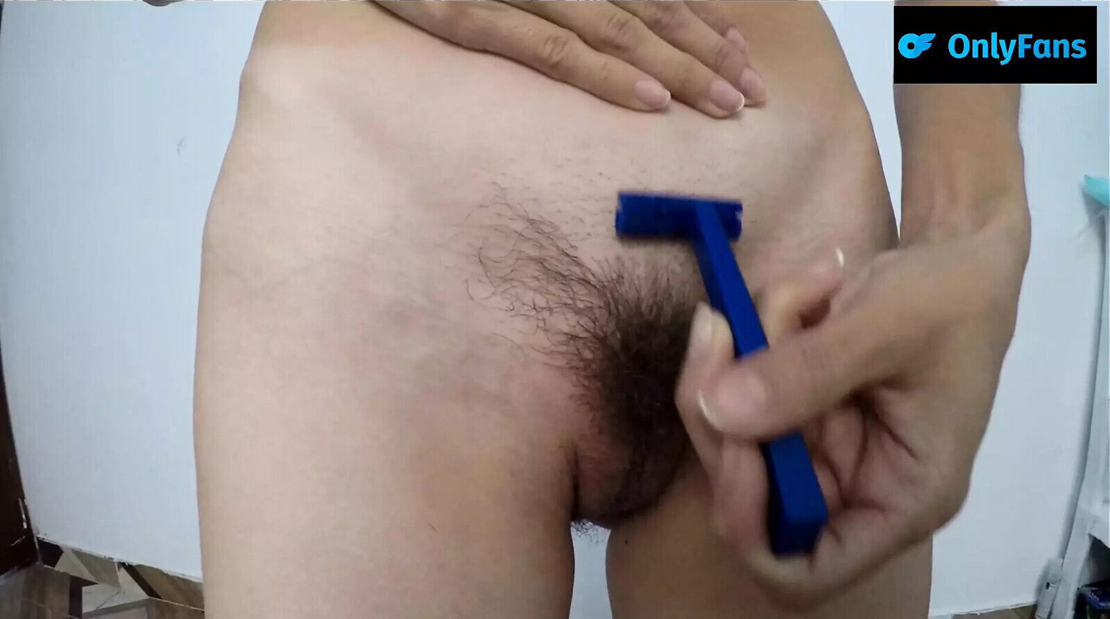 Teacher teaching shave pussy