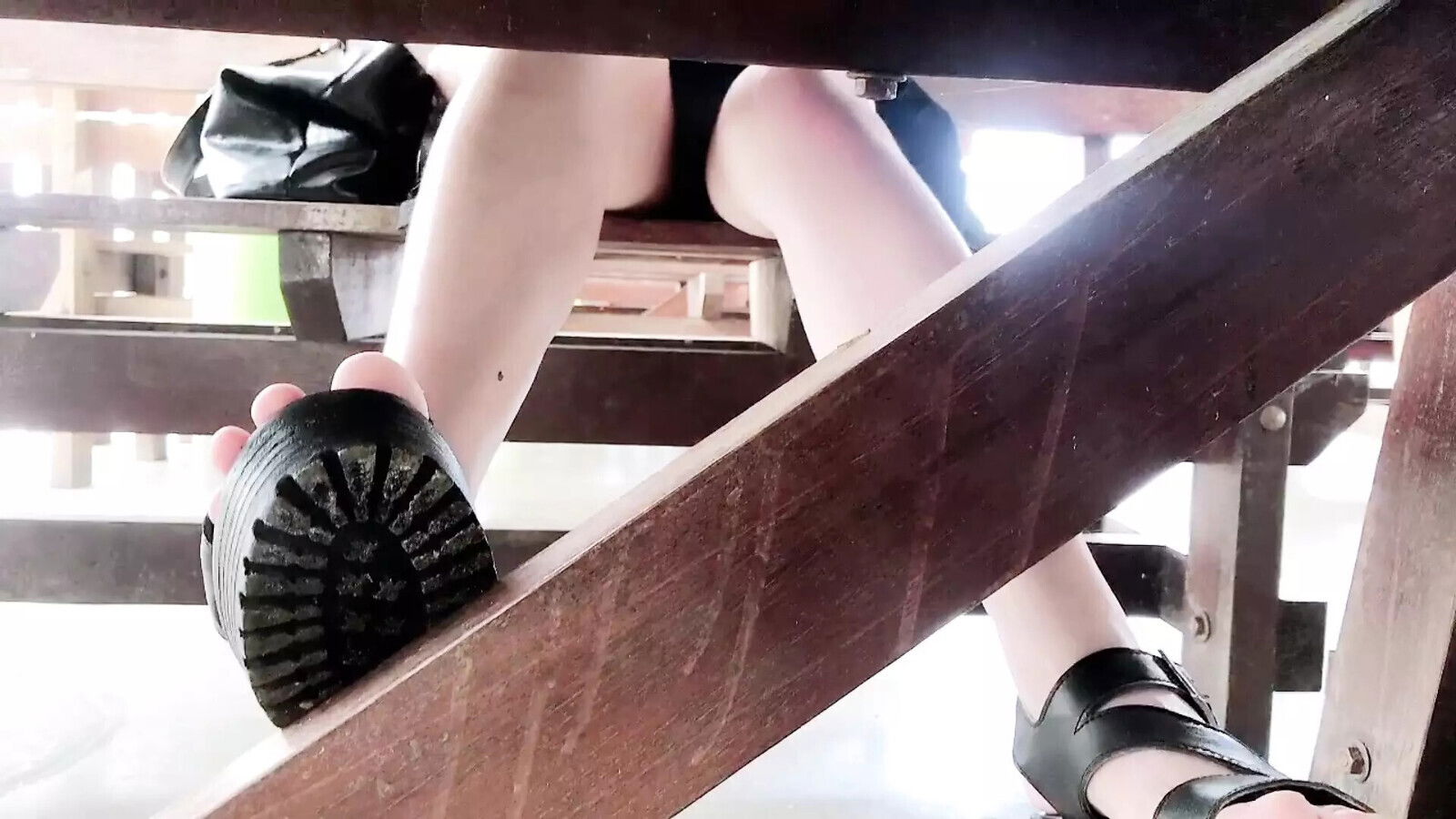 Beautiful Thai girl shows Masturbate outside