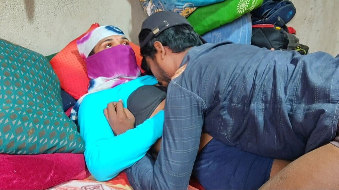 Puja bhabhi devr chdvayi aapni piyas bujhai.