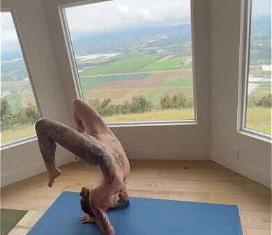 felicity feline naked morning yoga