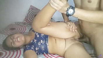 ENCUENTRO A LA MILF CULONA DE MI CU&Ntilde_ADA MASTURBANDOSE Y LE FOLLO EL CULO DURO PARA QUITARLE LA CALENTURA Y SE LO LLENO DE SEMEN