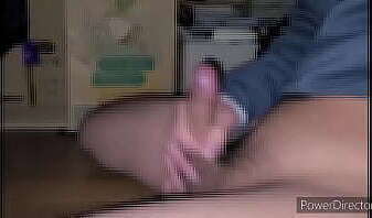 20歳男性のねっとりじっくりオナニー！エロ漫画を読みながらオナニーに耽る！