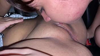 con mi novia hacemos una aventura cogiendo en un taxi