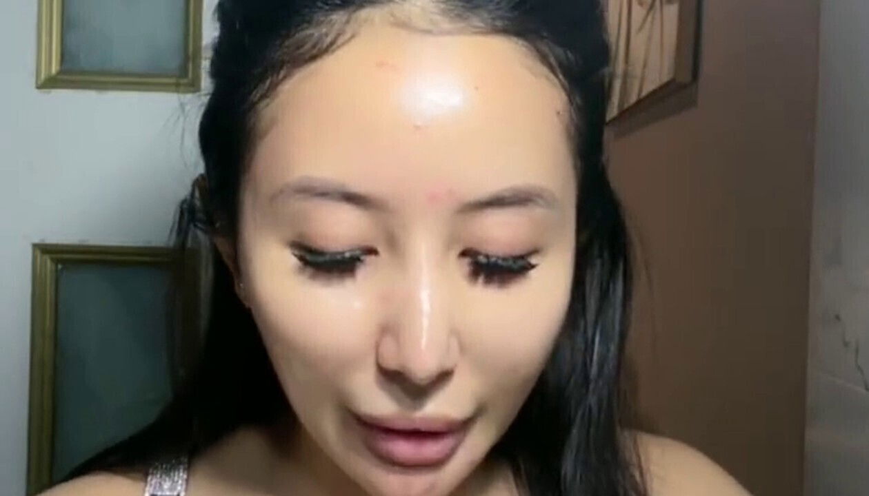 Sexy Jakarta celebgram teasing online viewers