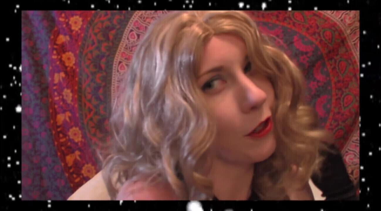 La Vore Girl News 11-25-17 - Swaalug's Buffet 2