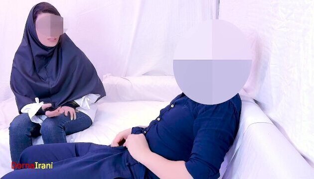 پدرشاگردم بهونه اومد باهام صحبت کنه. فهمیدم دیگه باهام داره. مکالمه irani