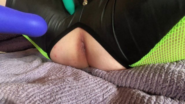 Fine gets Vibrated Fucked Hard, Squirting!!!