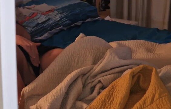 PADRASTRO PILLA MASTURBANDOME VIENDO PORNO DEJO FOLLE PARA DIGA NADA