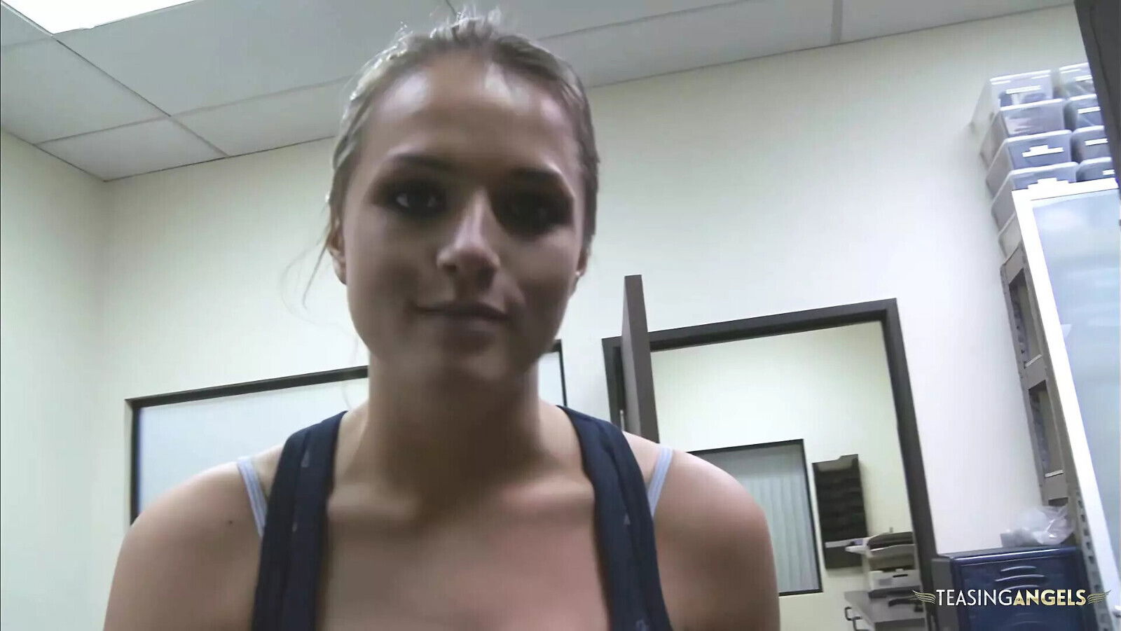 single kiss leads Tori Black Kiara Diane having hardcore threesome