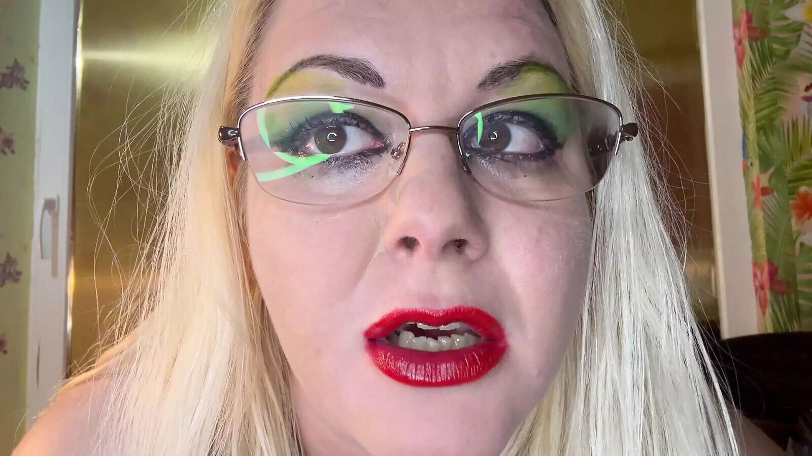 Self exam clinic waiting room, dilated pupils part