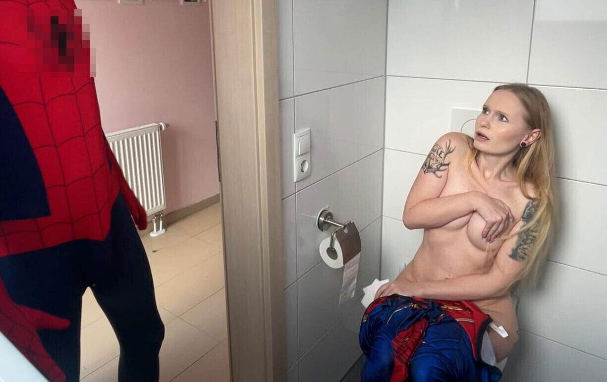 carnival slut! Creampie quickie with thrill