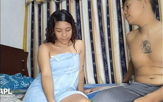 gusta hermanastra mientras ba&ntilde_a, peque&ntilde_a masturbada entro cuarto para hacer gusta Historia completa