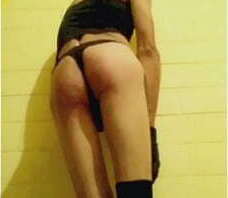 Mostrando mi cuerpo en tanga negra Soy Mar Bi me doy latigazos