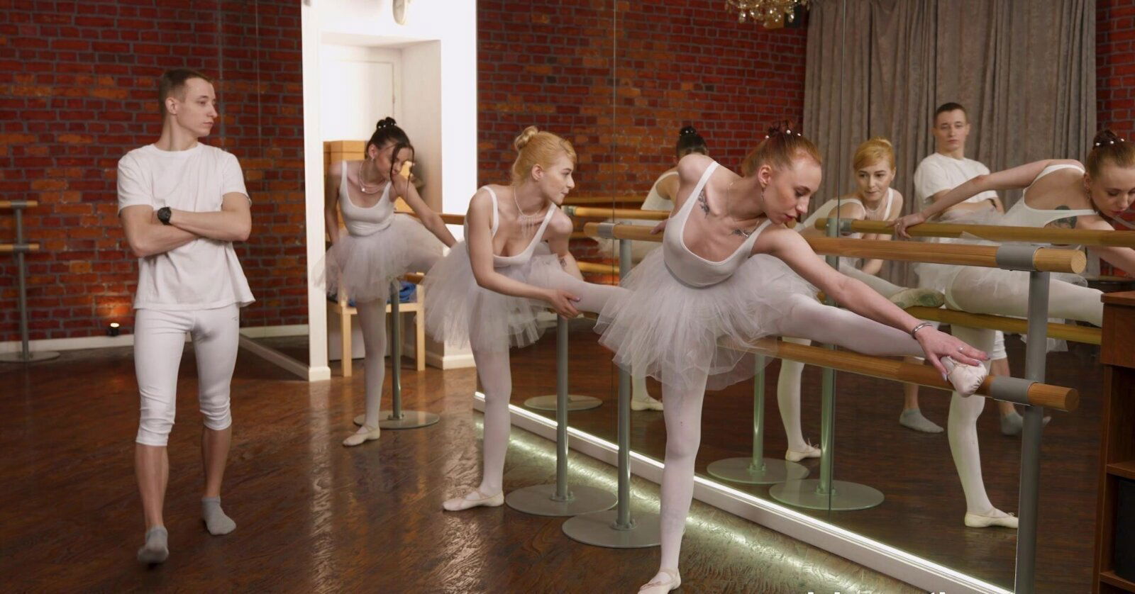 Hardcore group dicking with Caller Pure Kitti