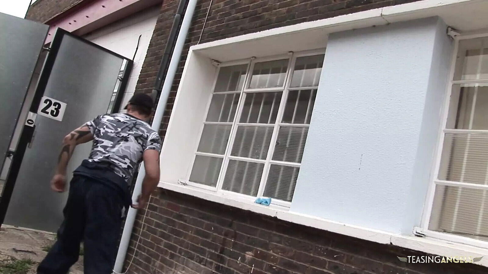 Getting into sixty position triggered massive orgasm brunettes shaved pussy