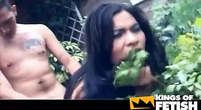 Asian shemale gets drilled deep outdoor