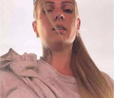 academia fazendo cardio muito calor tirei camiseta fiquei suti&atilde_ tes&atilde_o grande bucetinha toda molhadinha